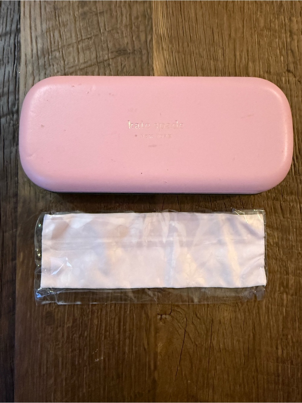 LN Kate Spade Pink Hard Shell Eyewear Case with Cleaning Cloth